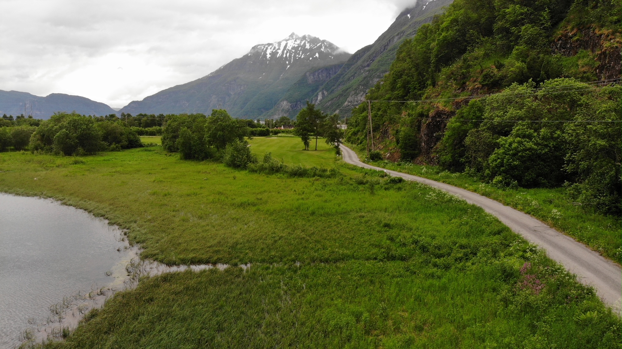 Utsikt fra rød tee mot Hull 4.